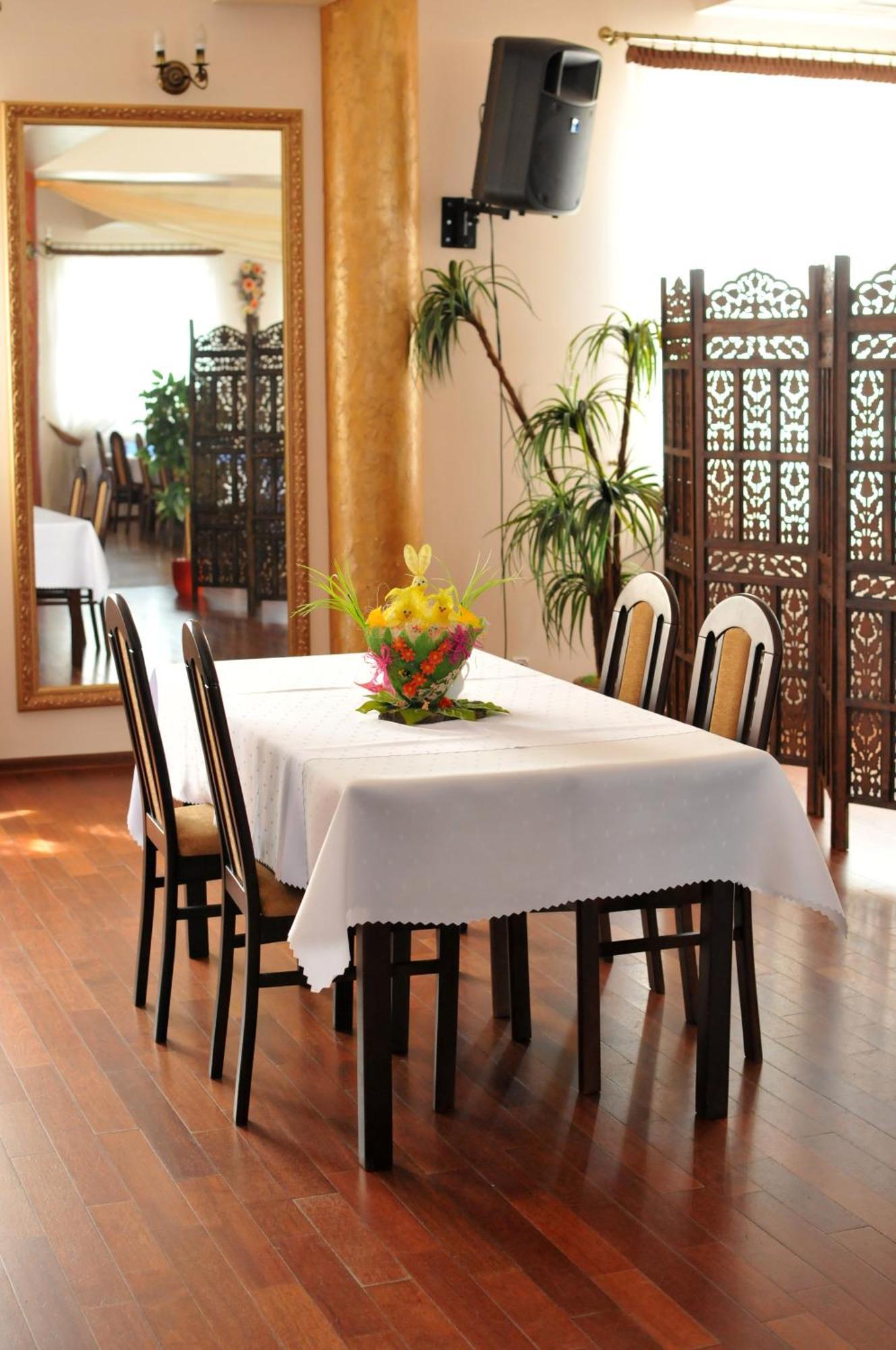 Hotel Restauracja Lorenzo Stopnica エクステリア 写真