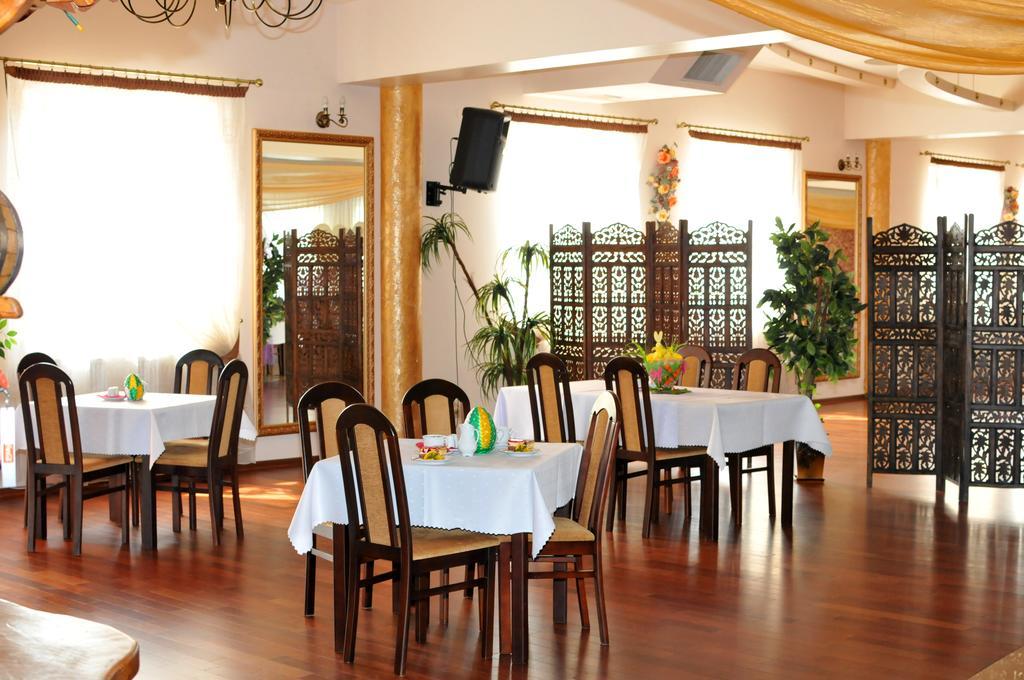 Hotel Restauracja Lorenzo Stopnica エクステリア 写真