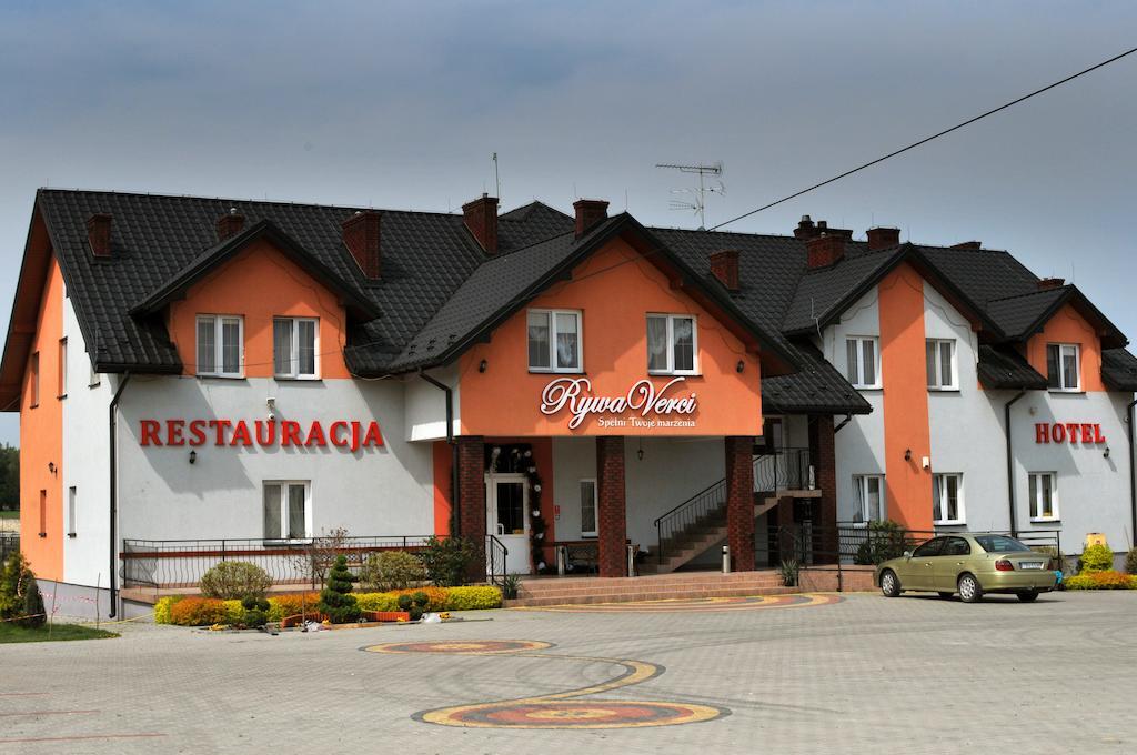 Hotel Restauracja Lorenzo Stopnica エクステリア 写真