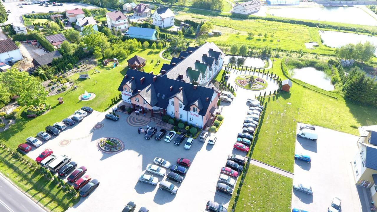 Hotel Restauracja Lorenzo Stopnica エクステリア 写真